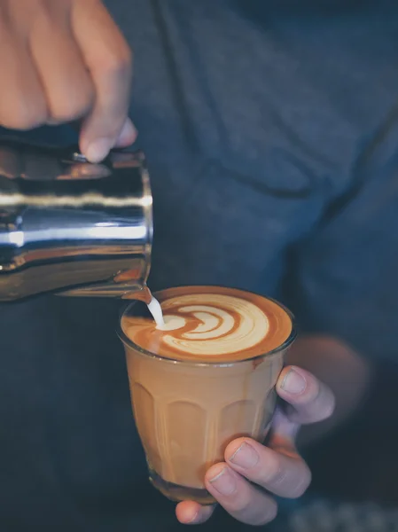 Чашка кавового латте мистецтва — стокове фото