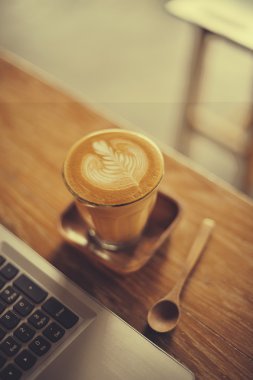 nasıl vintage renk tonuyla kahve latte sanat yapmak