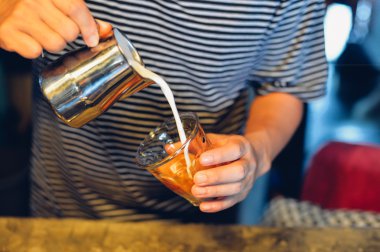 nasıl vintage renk tonuyla kahve latte sanat yapmak