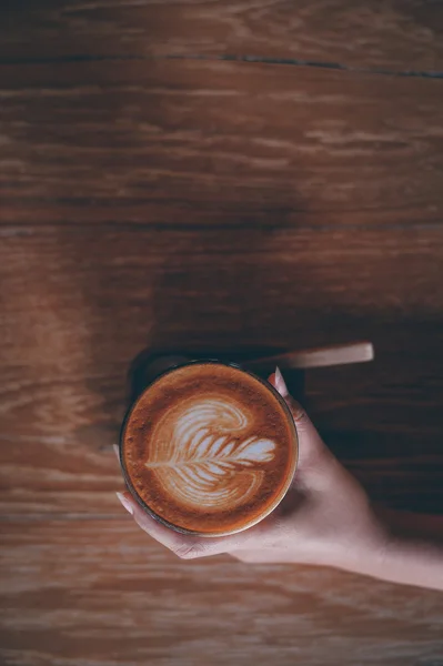 How to make coffee latte art in vintage color tone — Stock Photo, Image