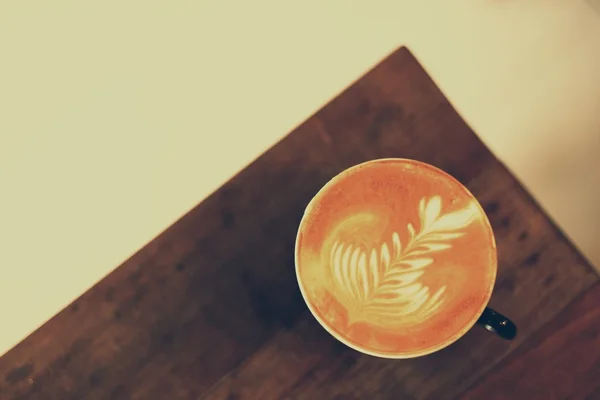 Coffee latte art in coffee shop — Stock Photo, Image