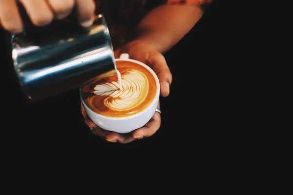 Café latte arte en la cafetería —  Fotos de Stock