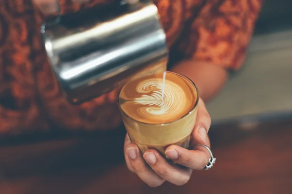 Kaffee-Latte-Kunst im Café — Stockfoto