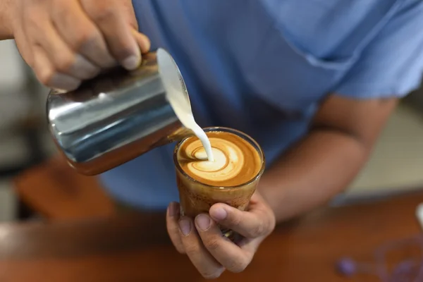 Coffee latte art in coffee shop — Stock Photo, Image