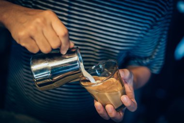 nasıl vintage renk tonuyla kahve latte sanat yapmak