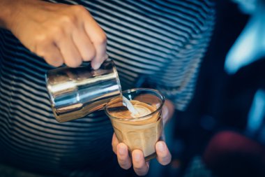 nasıl vintage renk tonuyla kahve latte sanat yapmak