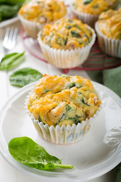 Muffins with spinach, sweet potatoes and cheese — Stock Photo, Image