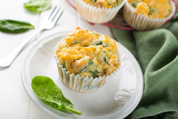 Muffins med spenat, potatis och ost — Stockfoto