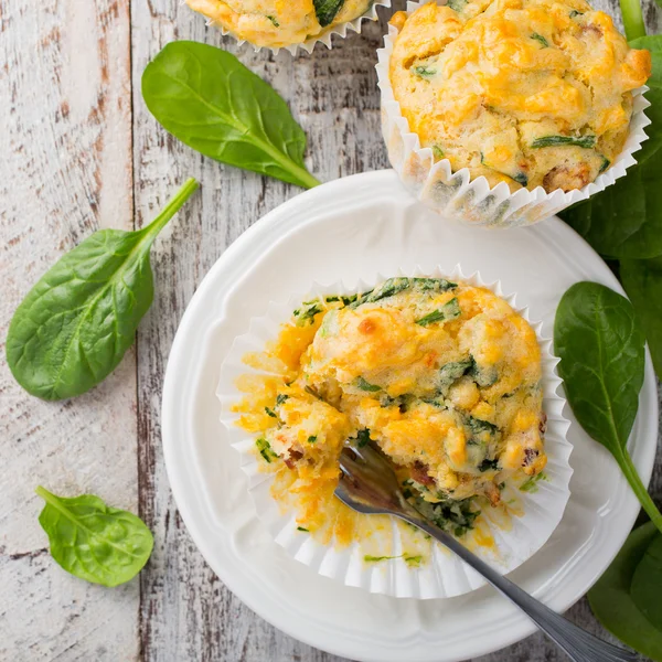 Muffins med spenat, potatis och ost — Stockfoto