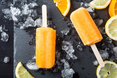 ev yapımı turuncu popsicles