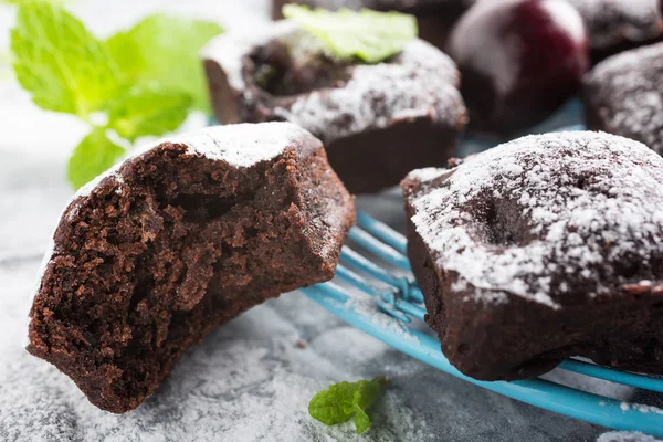 Bolo de chocolate caseiro cereja brownie — Fotografia de Stock