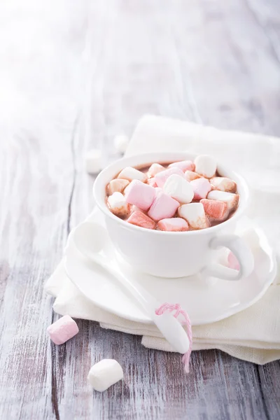 Hot chocolate with mini marshmallows — Stock Photo, Image