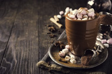 sıcak çikolata ile mini lokum