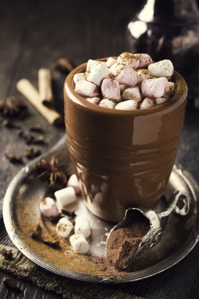 Kopp varm choklad med mini marshmallows — Stockfoto