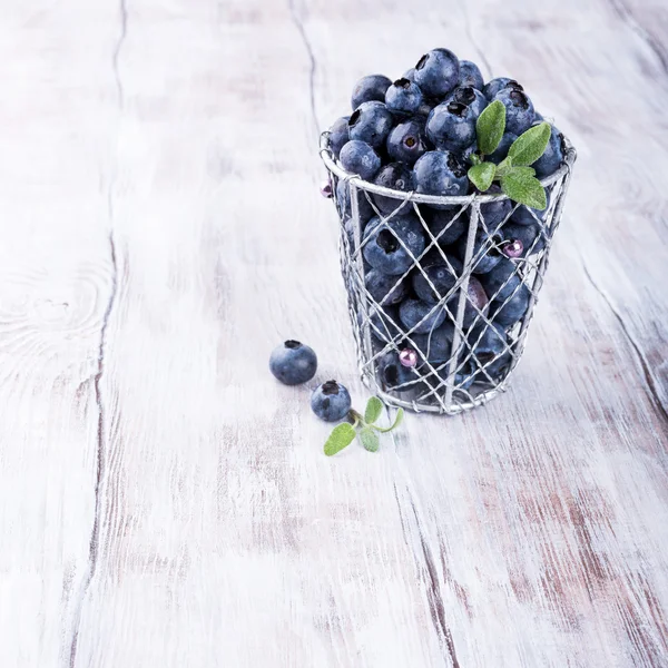 Blueberries in metal cup — Stock Photo, Image