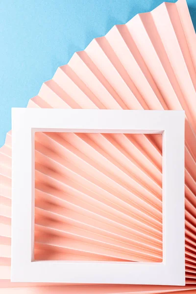 Fondo abstracto colorido con ventiladores de papel — Foto de Stock