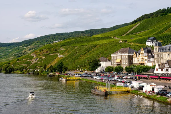 Bernkastel-Kues to miasto na środkowym Moselle — Zdjęcie stockowe