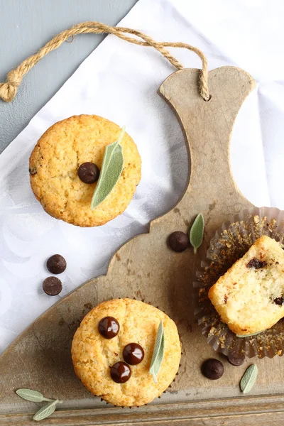 Deliciosas magdalenas caseras sin gluten con gotas de chocolate —  Fotos de Stock