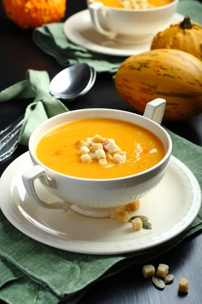 Bowl of pumpkin soup with bread crouton — Stock Photo, Image