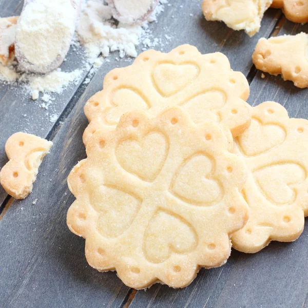 Homemade gluten free shortbread cookies with scoops of gluten free flour — Stock Photo, Image