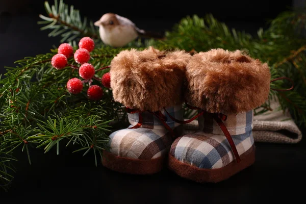 Composição de Natal com botas de inverno — Fotografia de Stock