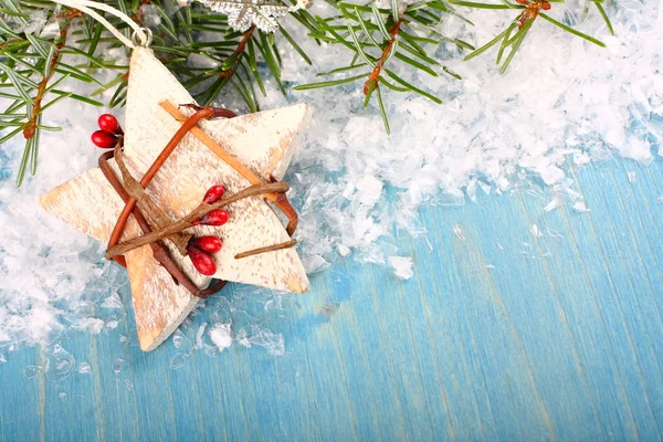 Composición navideña con estrella de madera blanca —  Fotos de Stock