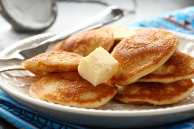 poffertjes adı verilen Hollandalı mini krep