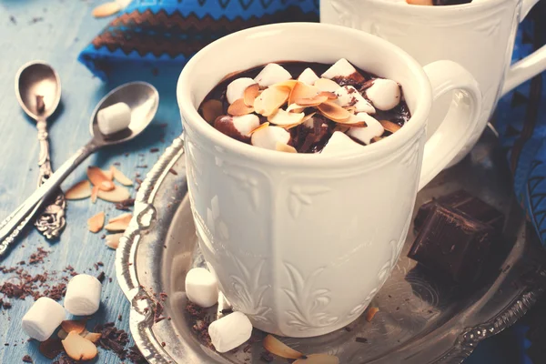 Heerlijke chocolade melk gemaakt van amandelmelk — Stockfoto