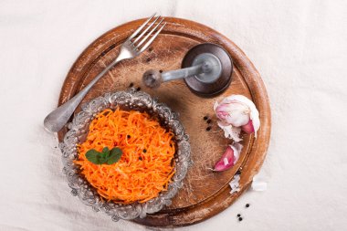 Lezzetli ve baharatlı havuç spagetti