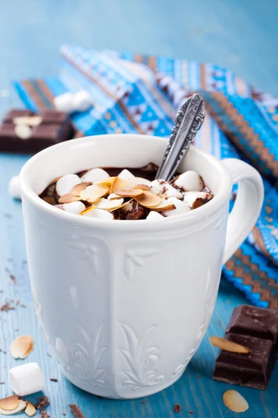 Heerlijke chocolade melk gemaakt van amandelmelk — Stockfoto
