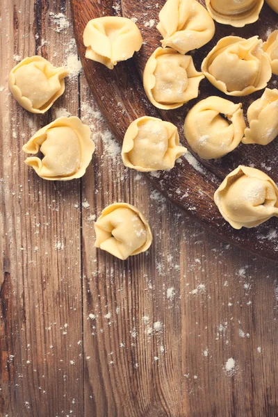Ev yapımı ham İtalyan tortellini — Stok fotoğraf