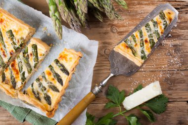 kuşkonmaz kiş pecorino ve pastırma ile