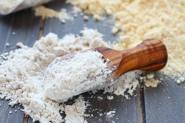 Farina d'avena senza glutine in paletta di legno — Foto Stock