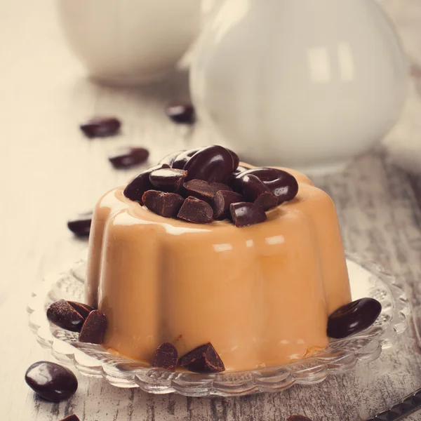 Café panna cotta com doces de chocolate — Fotografia de Stock