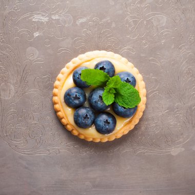 Limon Lor ve yaban mersini dolu tartı 