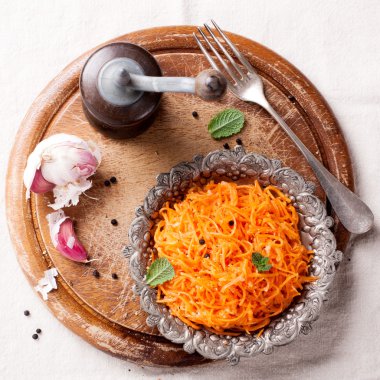 Lezzetli ve baharatlı havuç spagetti 