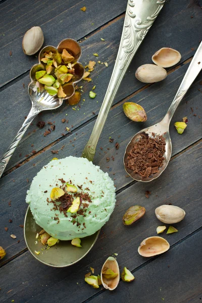 Scoop of homemade pistachio ice cream — Stock Photo, Image