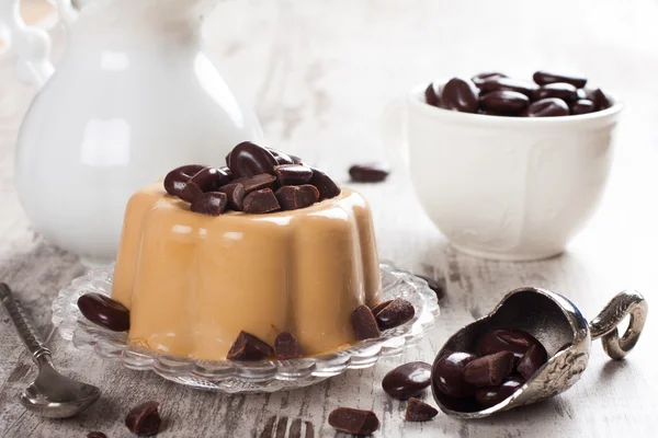 Coffee panna cotta with chocolate candies — Stock Photo, Image