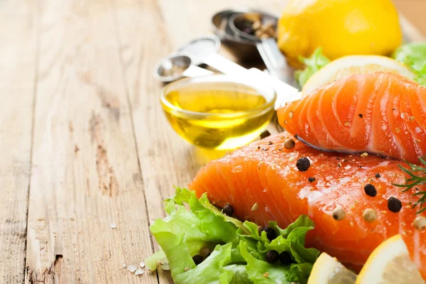 Heerlijke zalmfilet, rijk aan omega 3 olie — Stockfoto