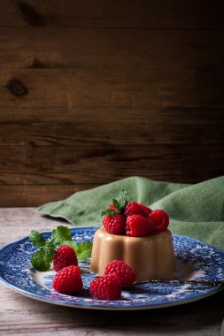İtalyan tatlı kahve panna cotta