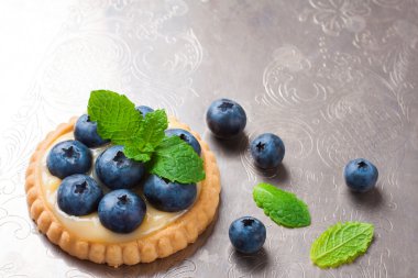 Limon Lor ve yaban mersini dolu tartı 