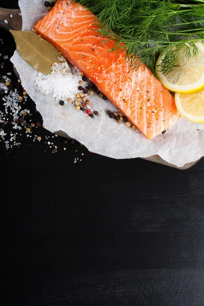 Delizioso filetto di salmone, ricco di olio di omega 3 — Foto Stock