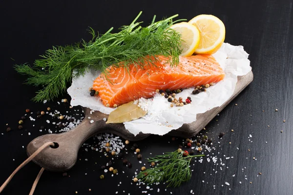 Lezzetli somon fileto, omega 3 yağ içinde zengin
