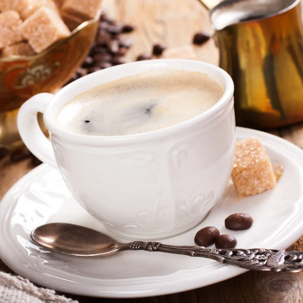 Old coffee pot and cup on wooden rustic background — Stock Photo, Image