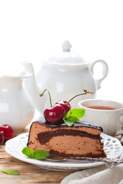 Pedazo de delicioso pastel de mousse de chocolate — Foto de Stock