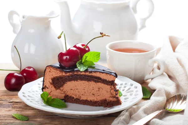 Rebanada de delicioso pastel de mousse de chocolate — Foto de Stock