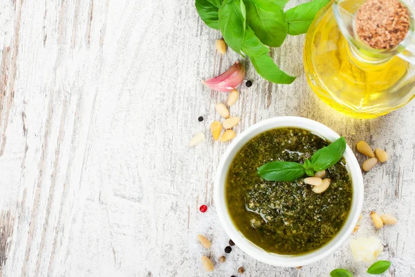 Basil pesto sauce and fresh ingredients — Stock Photo, Image