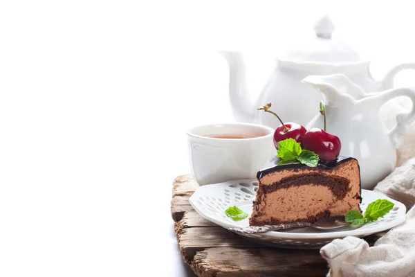 Pedazo de delicioso pastel de mousse de chocolate — Foto de Stock