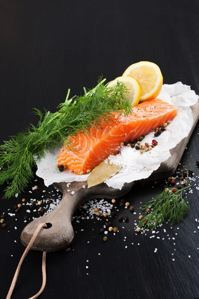 Delizioso filetto di salmone, ricco di olio di omega 3 — Foto Stock