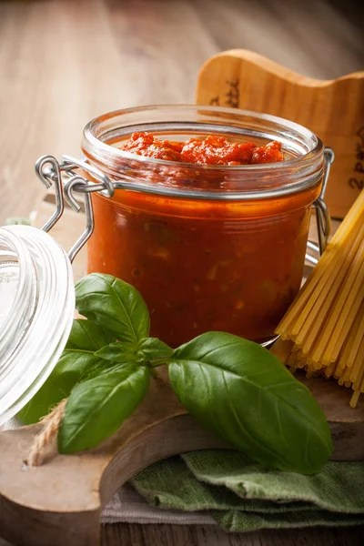 Ingredients for spaghetti with tomato sauce — Stock Photo, Image